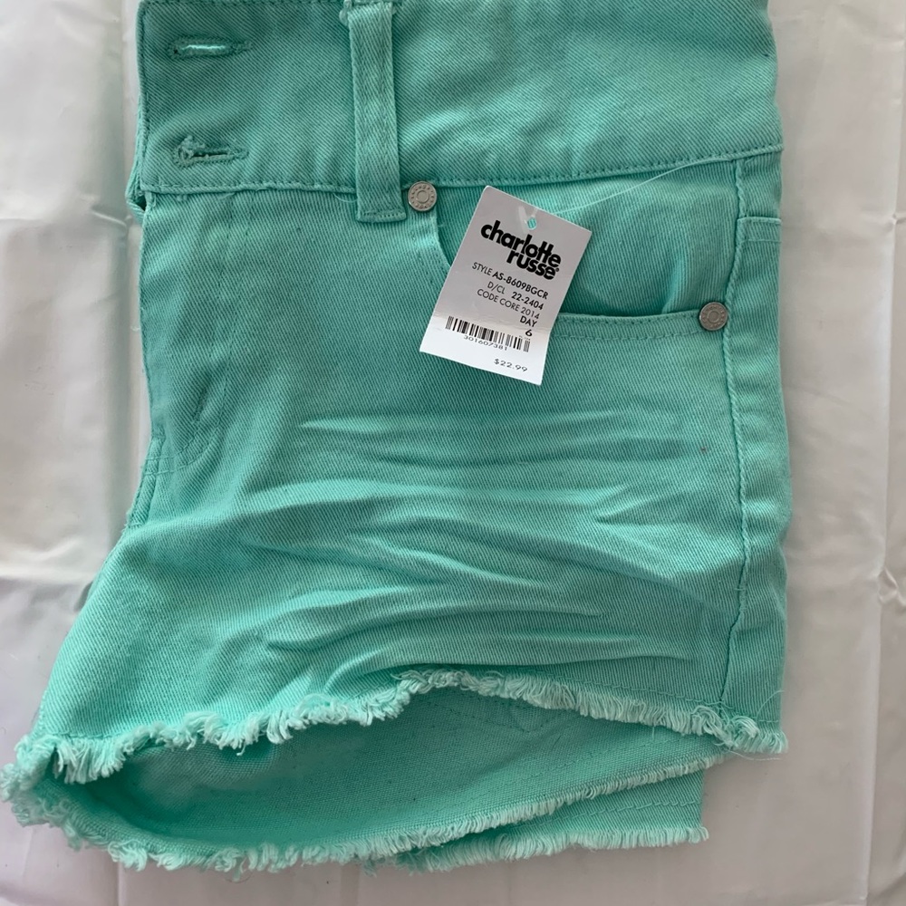 Shorts - Picture 4 of 5